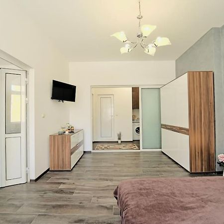 Cozy 2-Bedroom Flat In The Very Center Of София Экстерьер фото