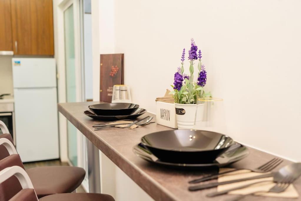 Cozy 2-Bedroom Flat In The Very Center Of София Экстерьер фото