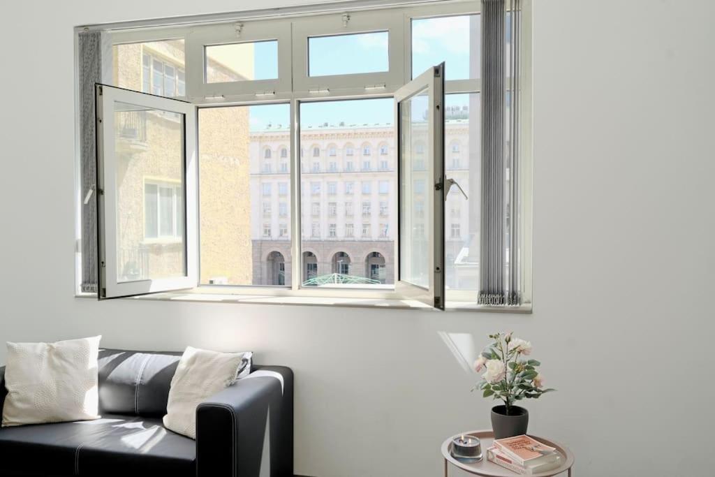 Cozy 2-Bedroom Flat In The Very Center Of София Экстерьер фото