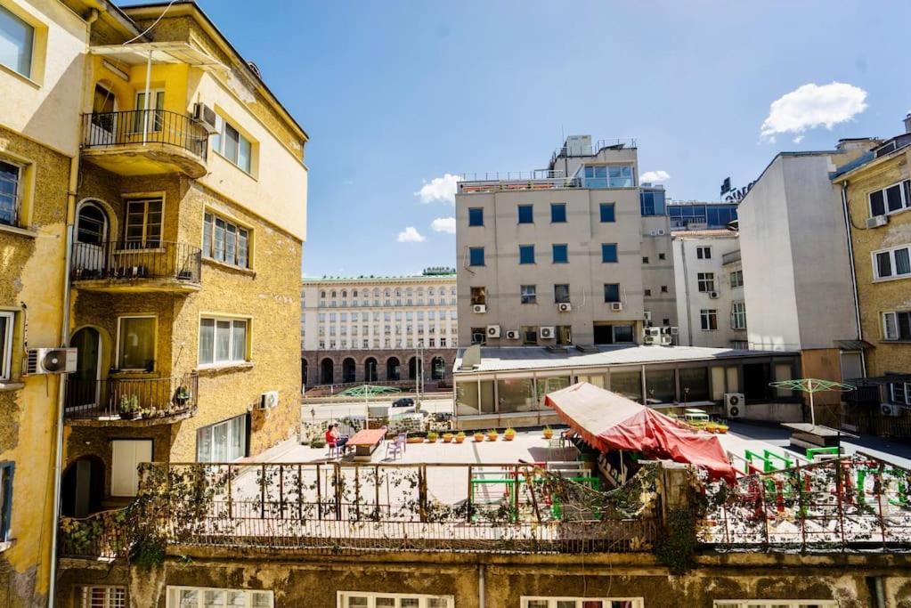 Cozy 2-Bedroom Flat In The Very Center Of София Экстерьер фото